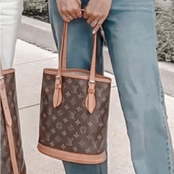 Louis Vuitton mini monogrammed bucket bag - Picture 4 of 9